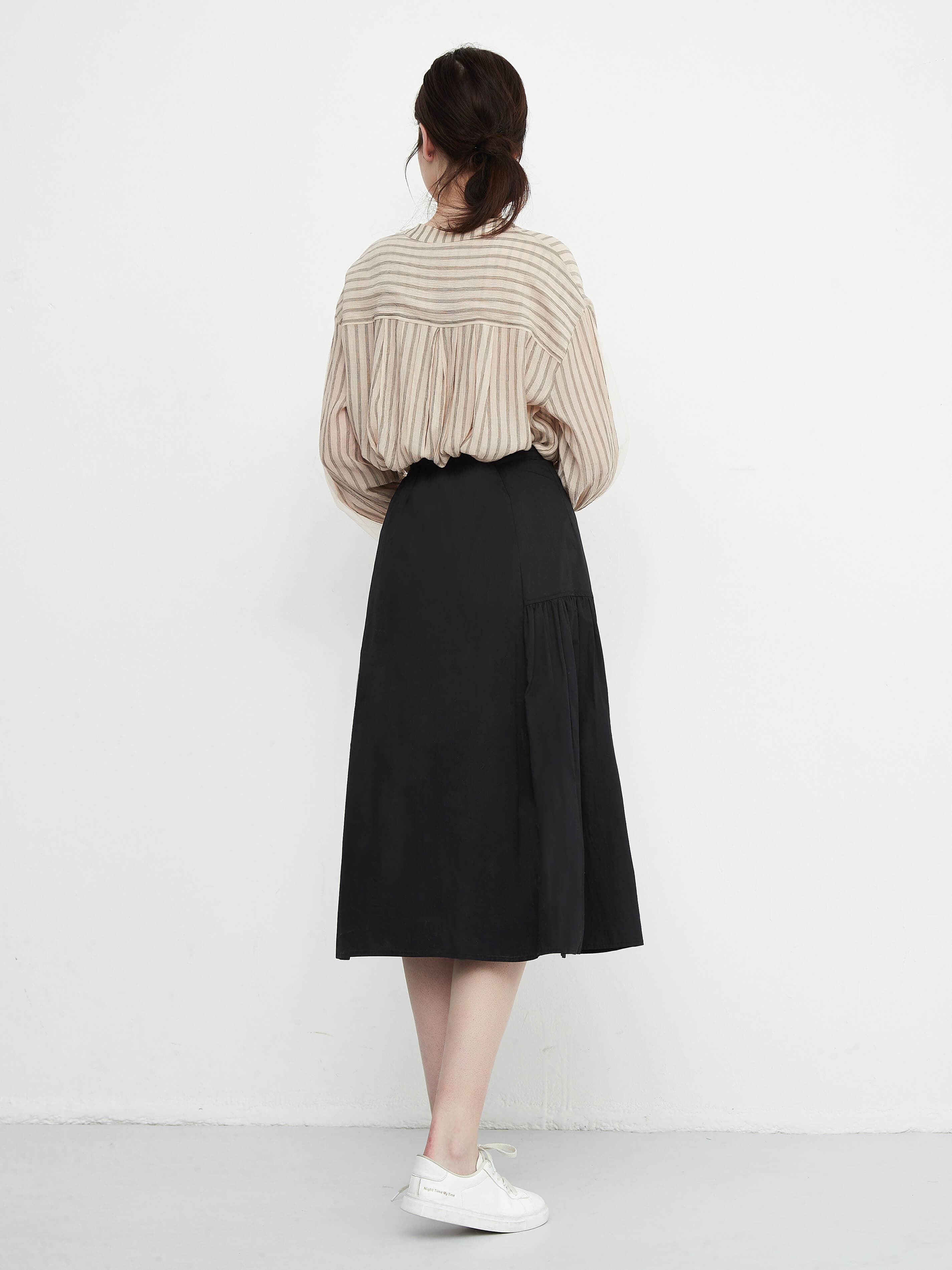 Black Asymmetric Pleated Ruffle Skirt: Black / M