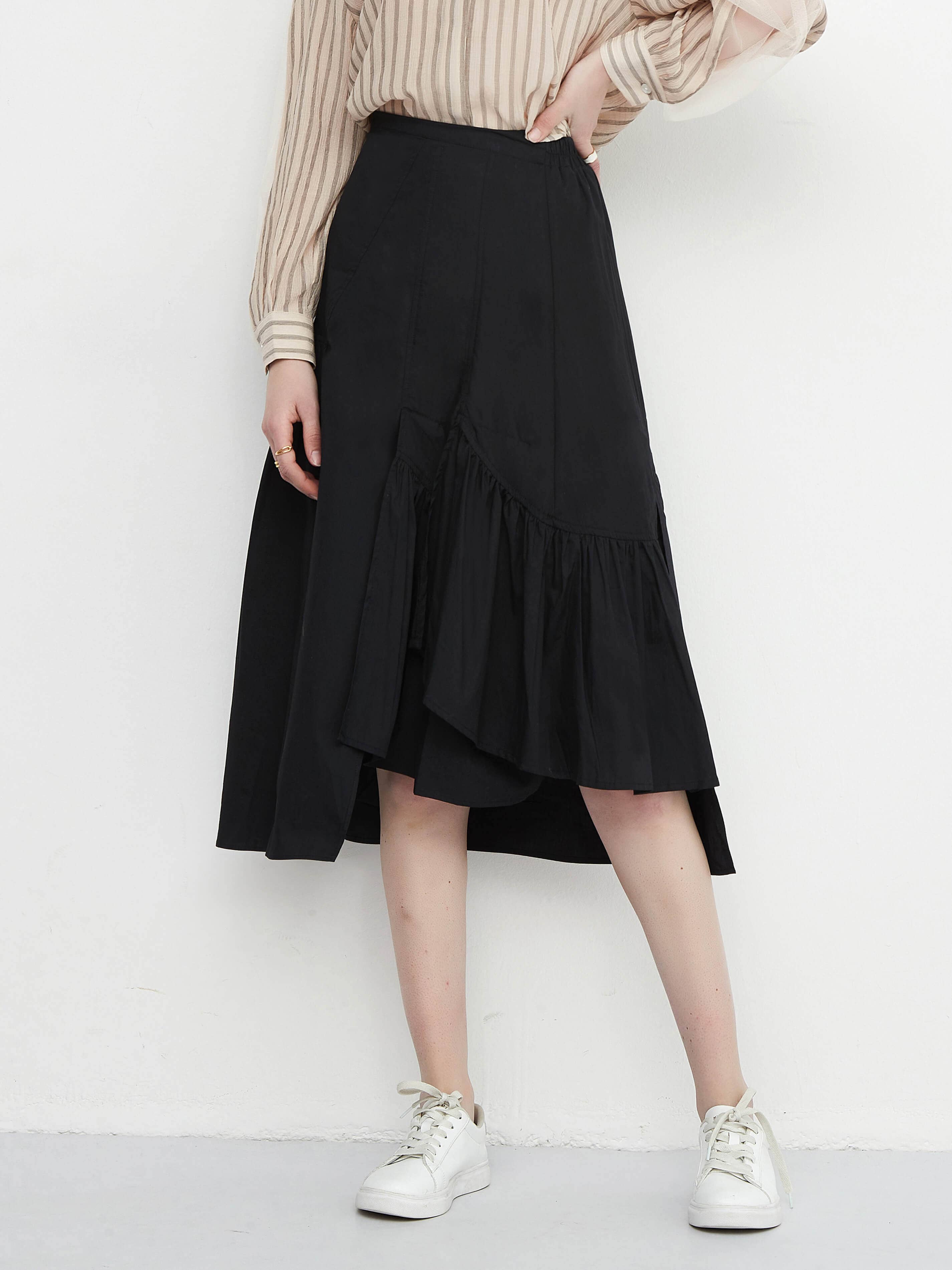 Black Asymmetric Pleated Ruffle Skirt: Black / M